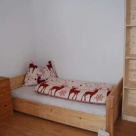 Haus Leo Monika *